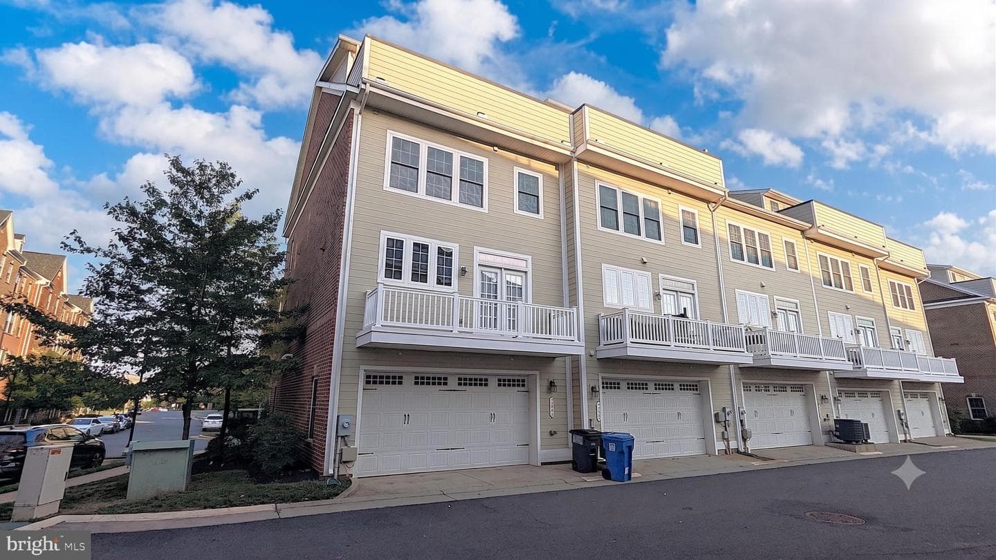 3179 John Glenn, Herndon