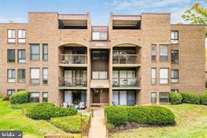 11232 Chestnut Grove Square #135, Reston