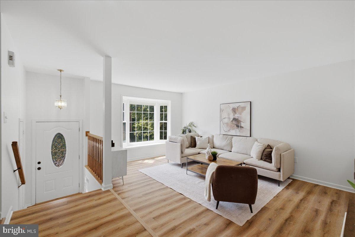 8902 Winding Hollow Way photo 3