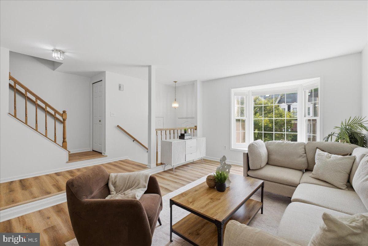 8902 Winding Hollow Way photo 4