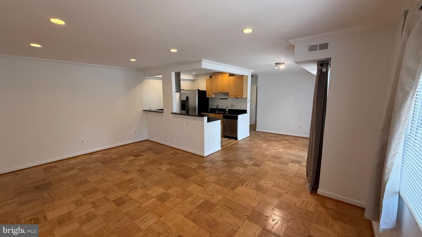 2911 Charing Cross Road #6, Falls Church