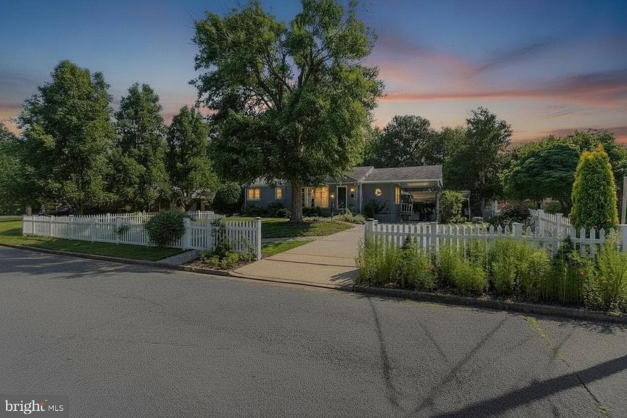 7915 Bainbridge Road, Alexandria