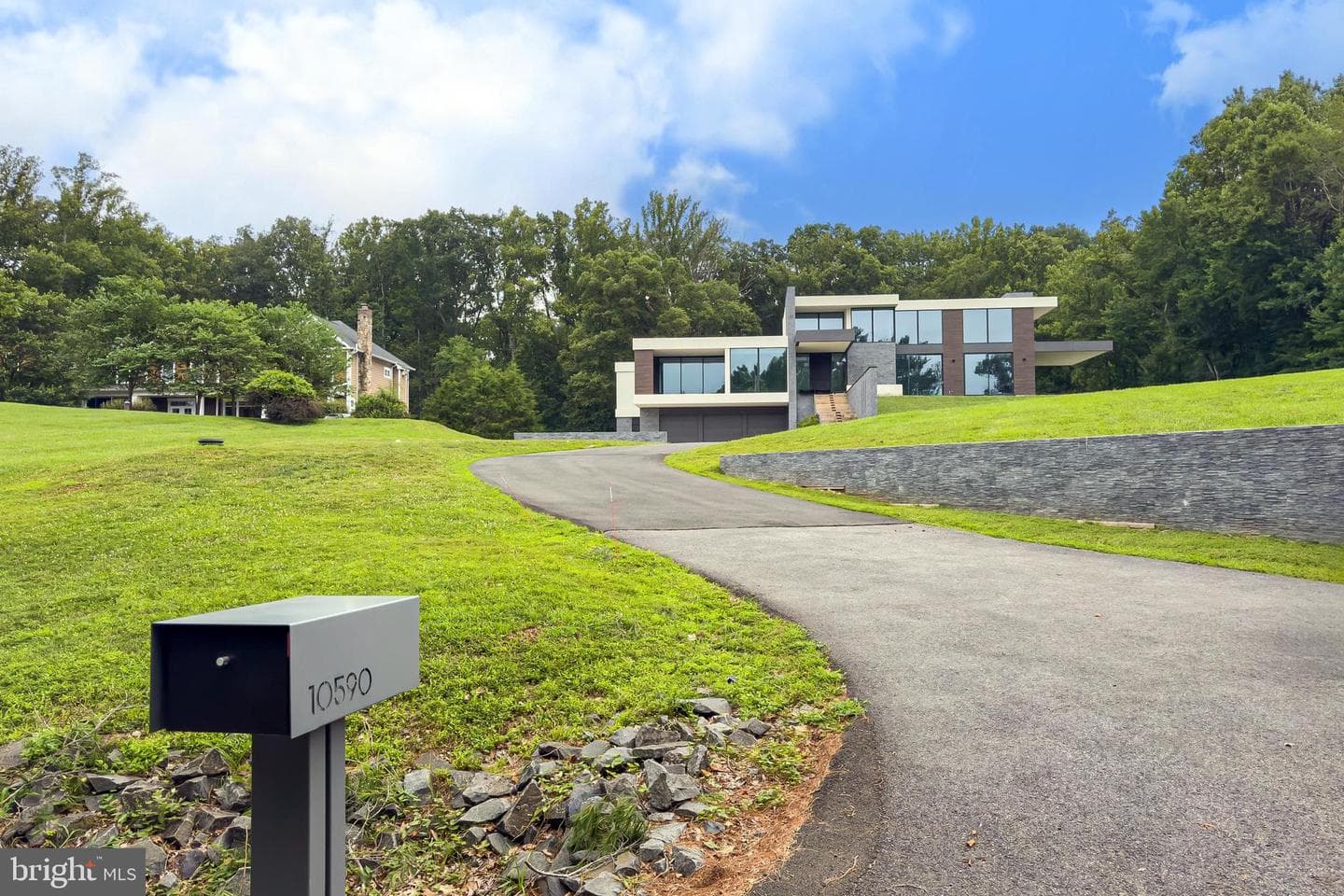 10590 Beach Mill Road, Great Falls