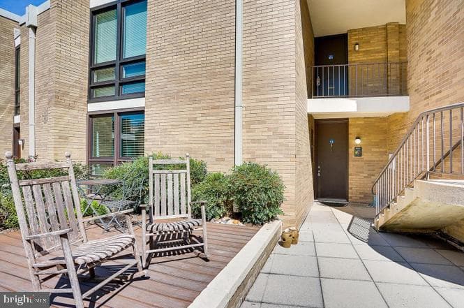 1650 Chimney House Road #1650, Reston
