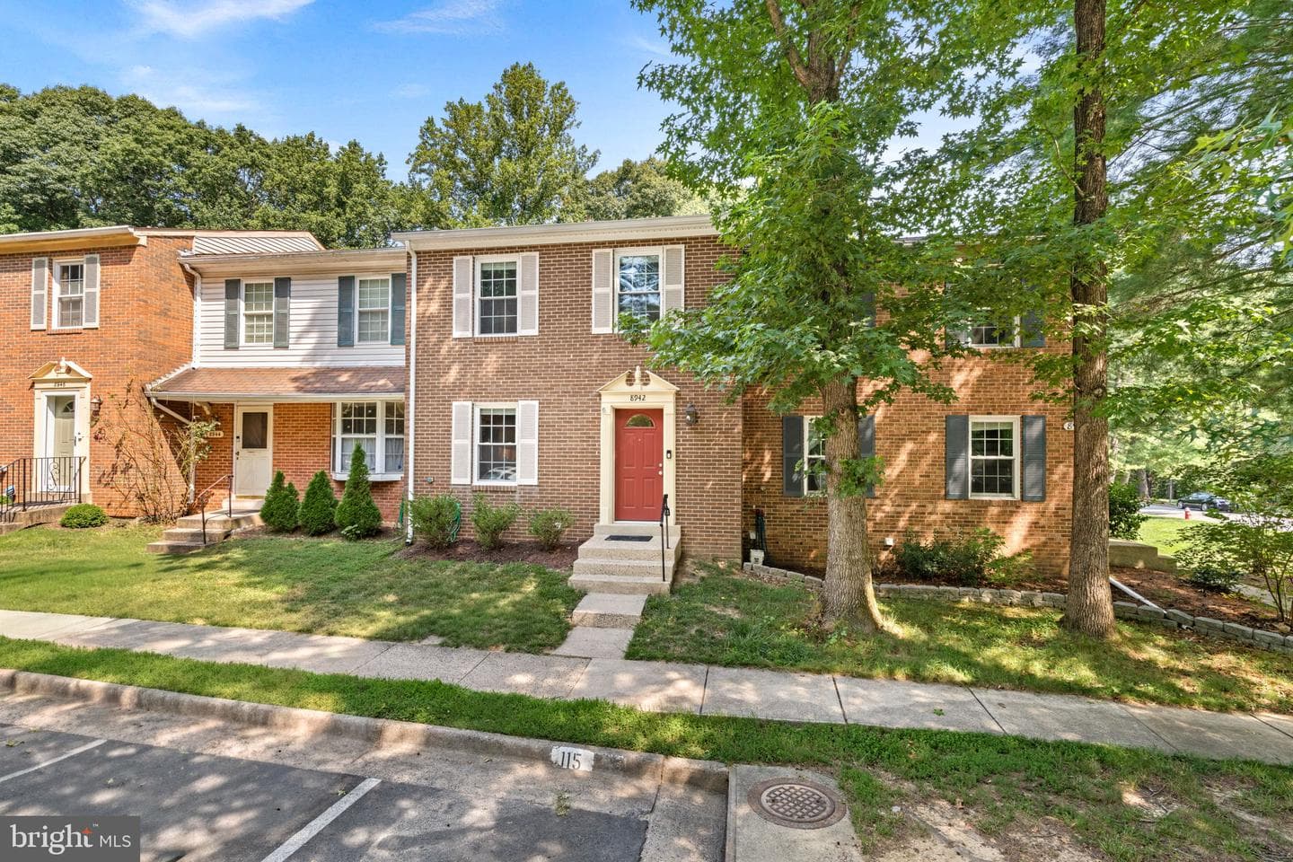 8942 Astongale Court photo 3