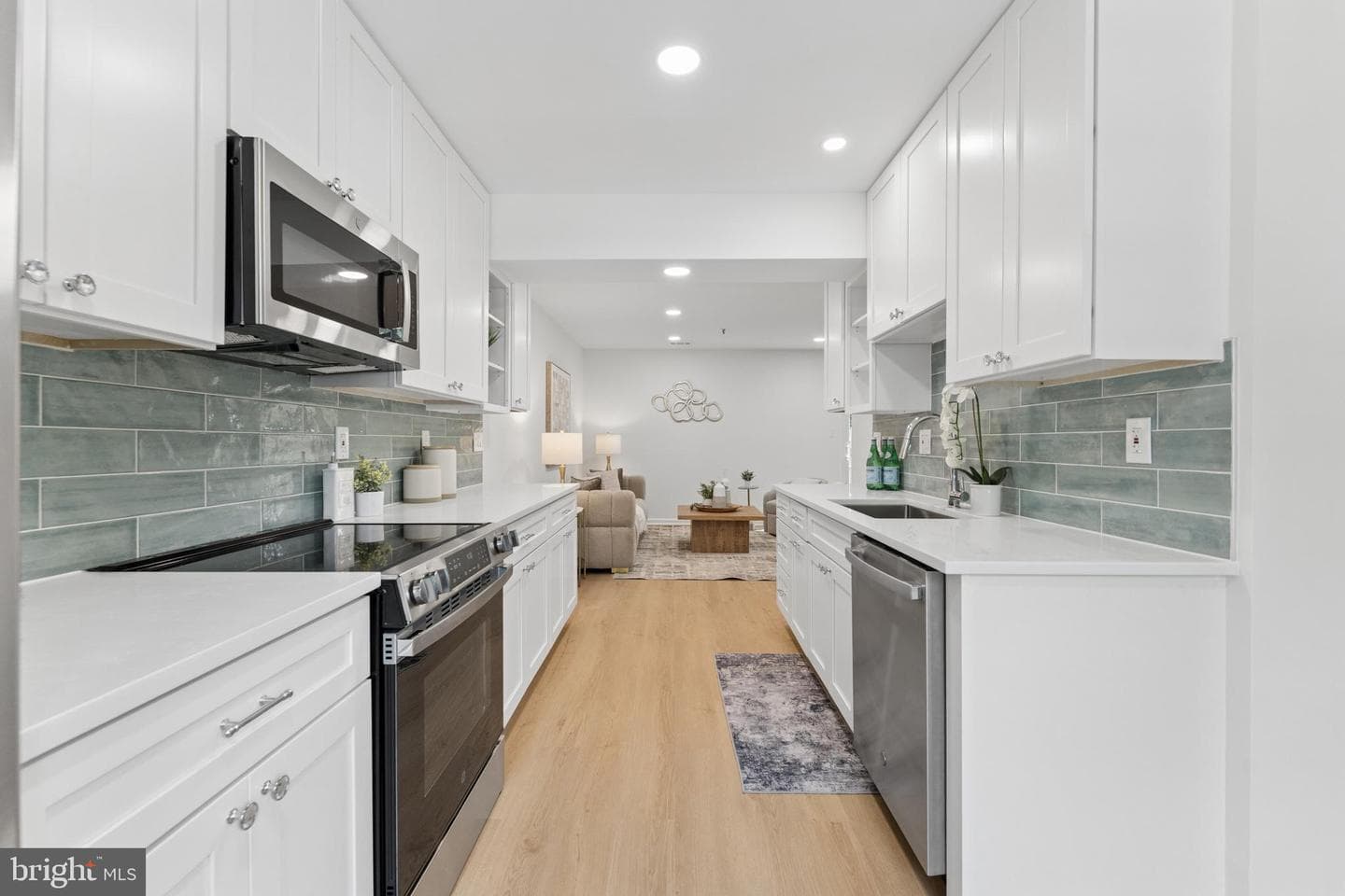 7607 Lee Landing Drive photo 3