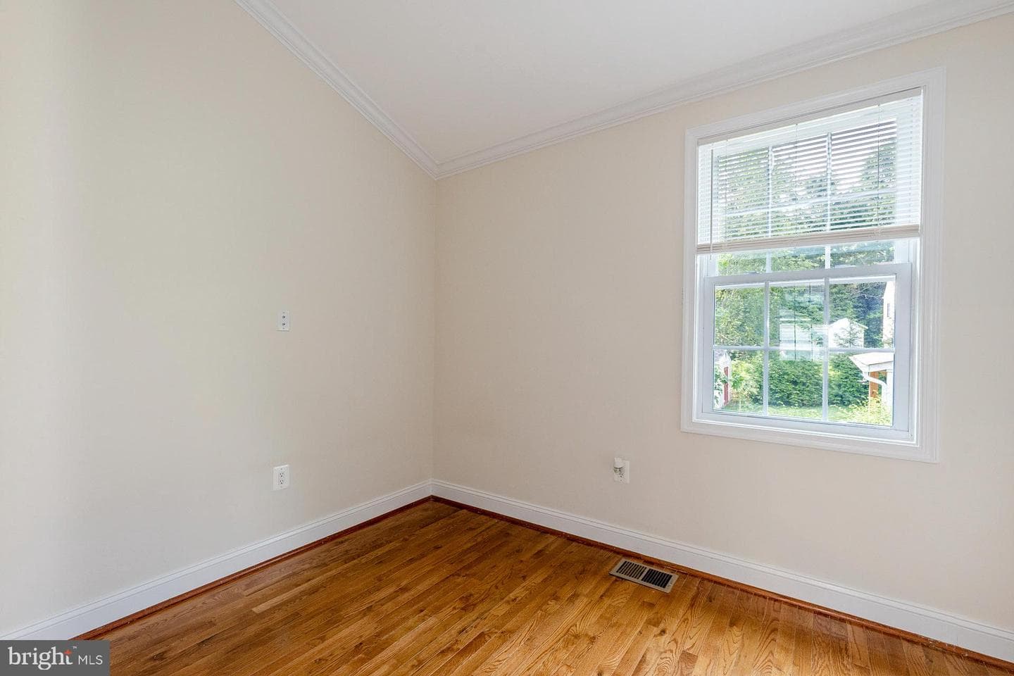 2923 Fairhill Road photo 22