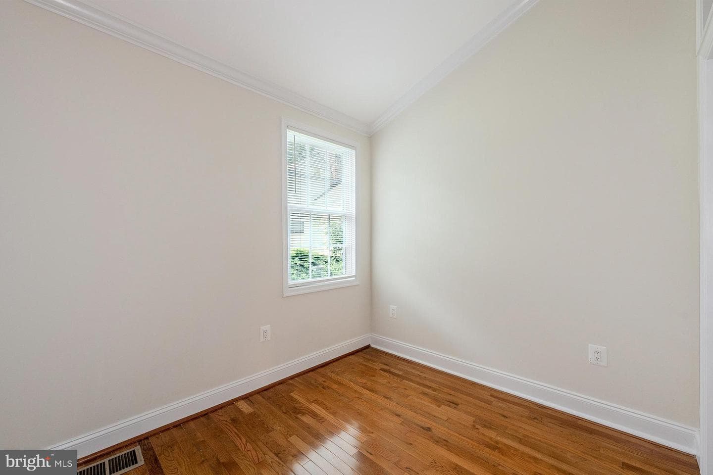 2923 Fairhill Road photo 23