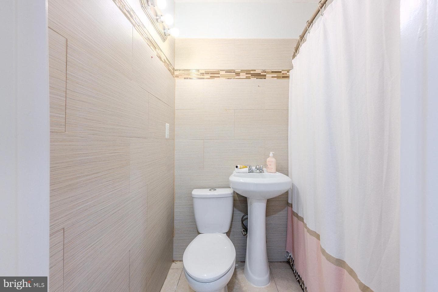 2923 Fairhill Road photo 32