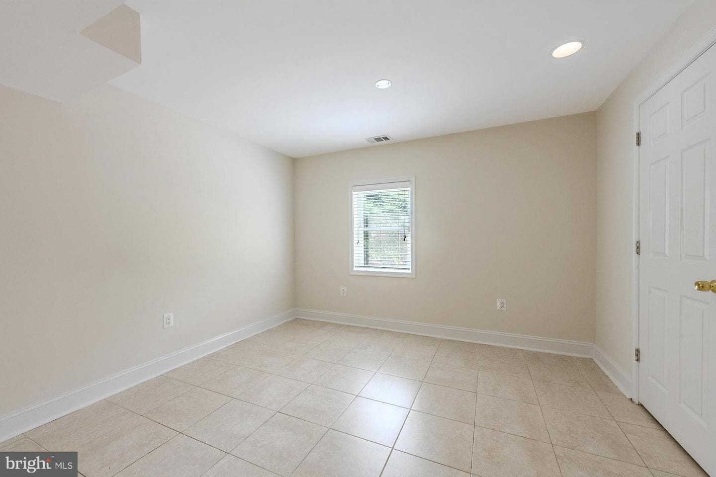 2923 Fairhill Road photo 33