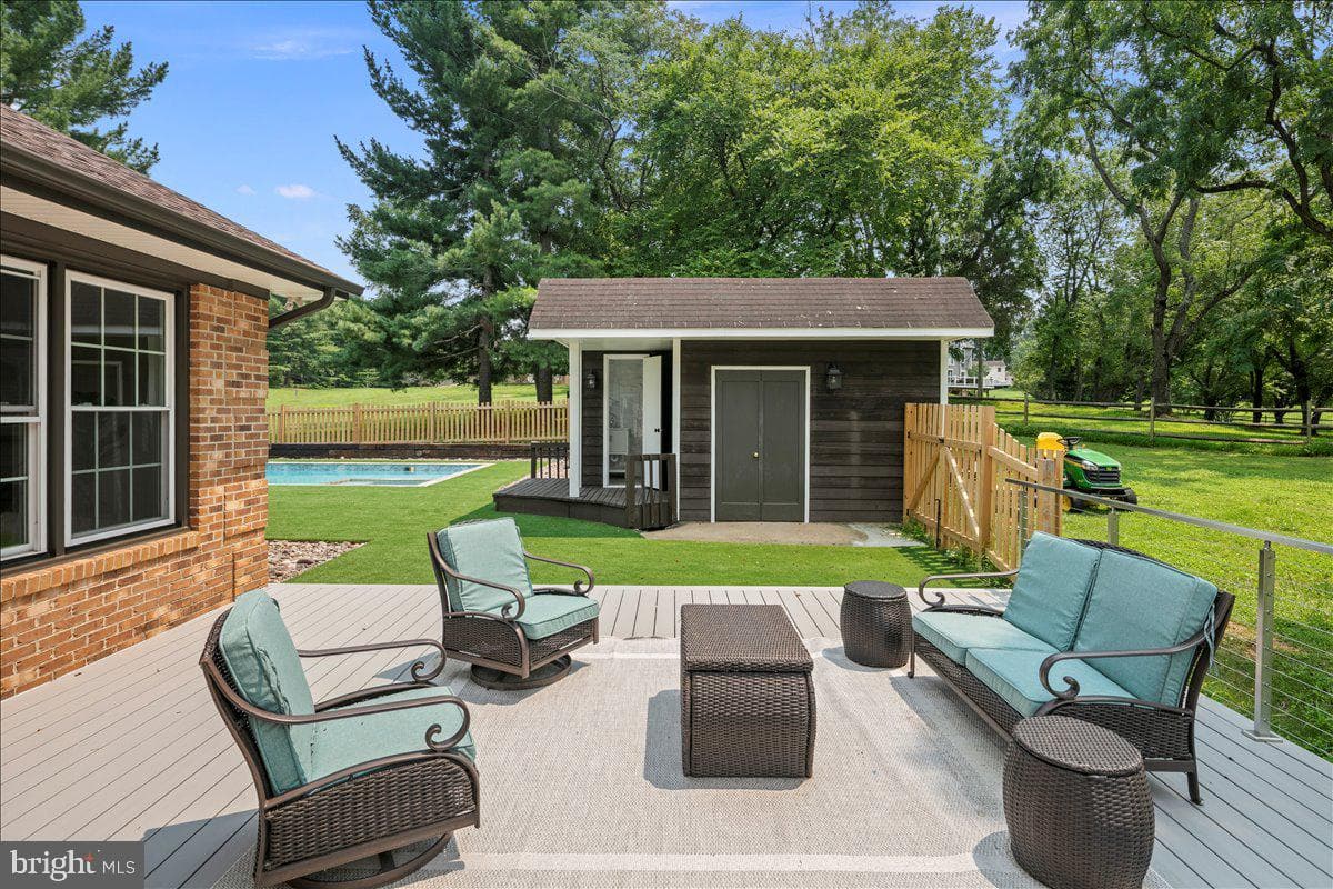 353 Gallop Wood Place photo 92