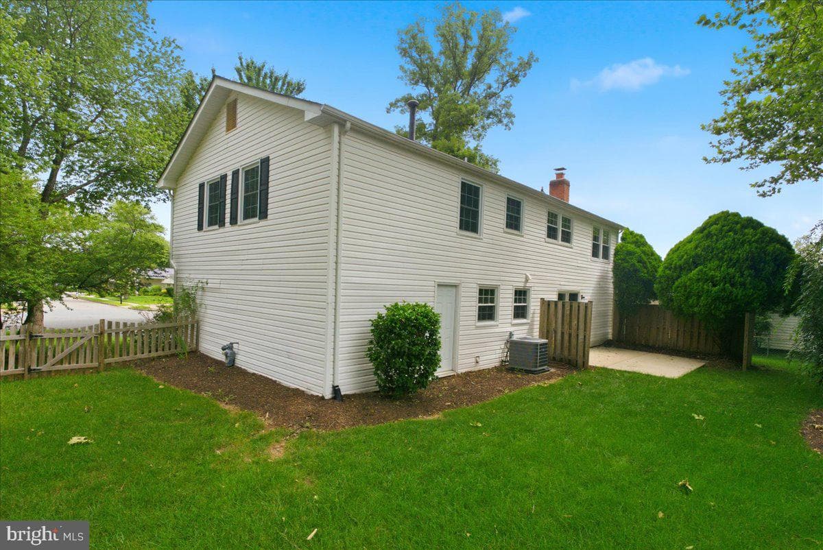 13143 Melville Lane photo 46