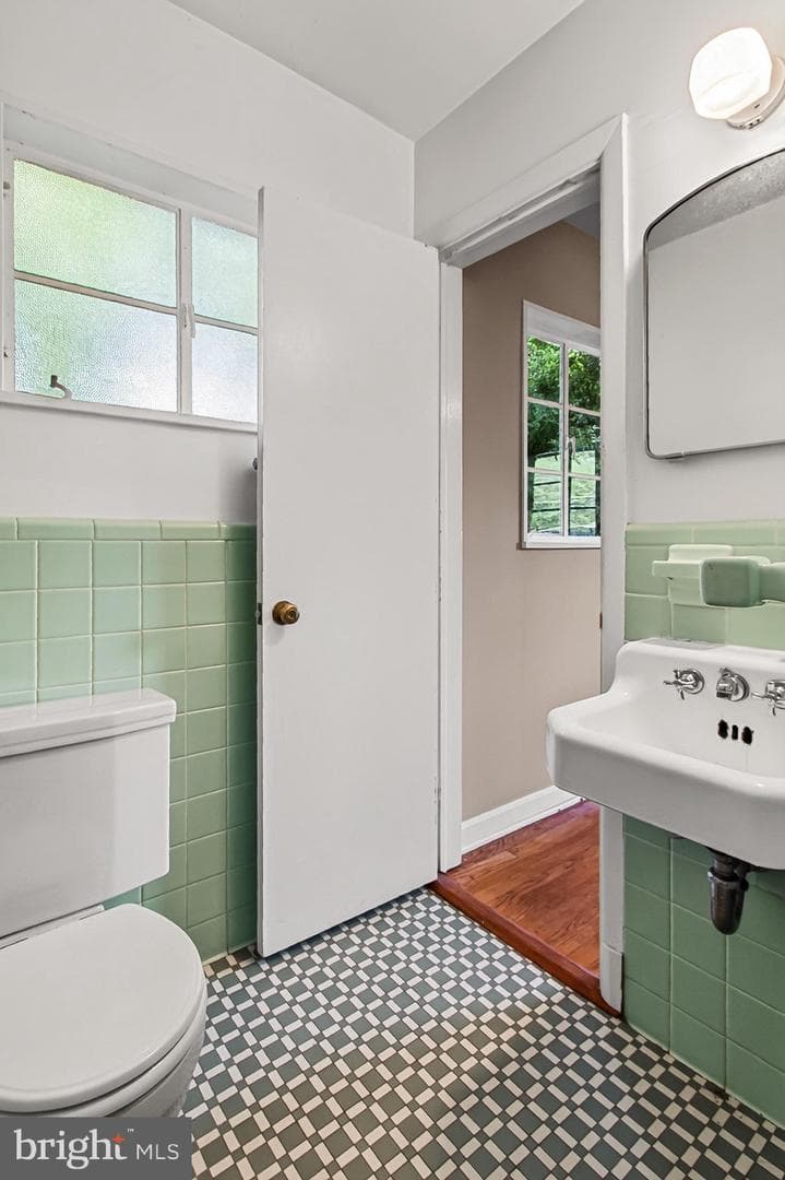3159 Patrick Henry Drive photo 15
