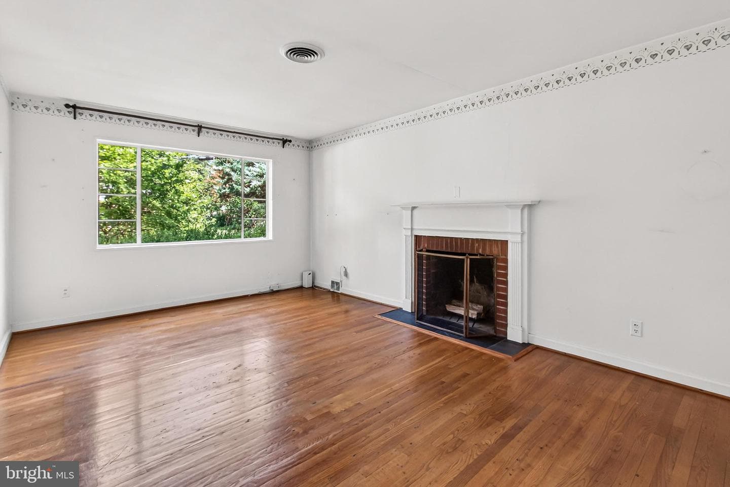 3159 Patrick Henry Drive photo 5