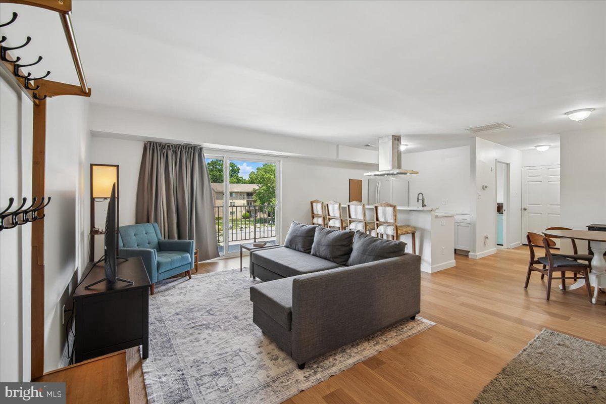 7990 Audubon Avenue #c1, Alexandria