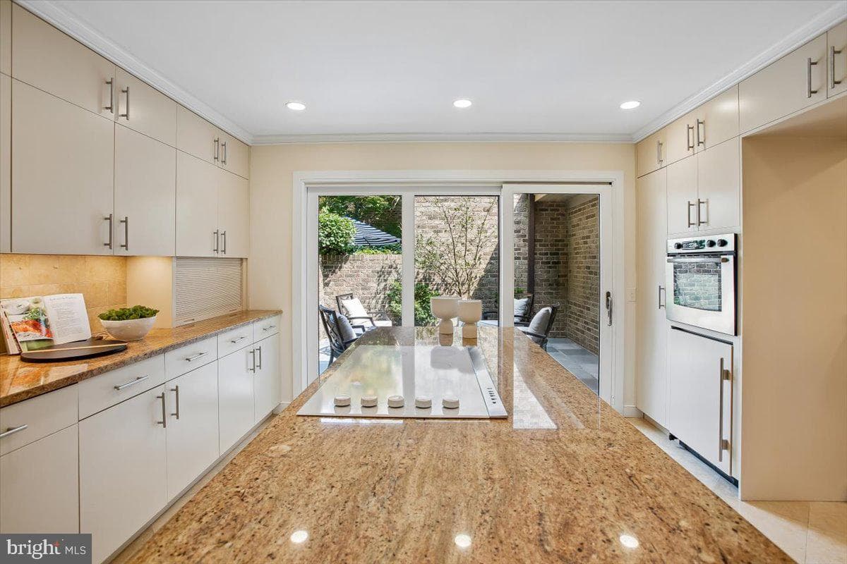 700 Belgrove Road photo 12