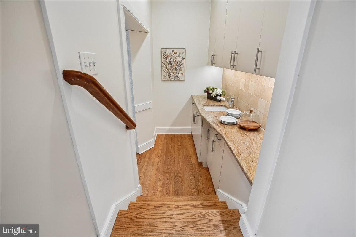 700 Belgrove Road photo 14