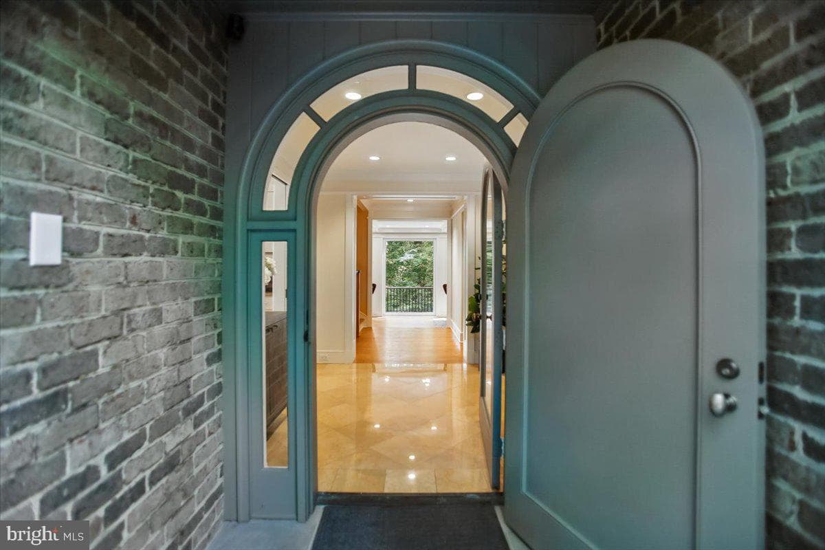 700 Belgrove Road photo 3