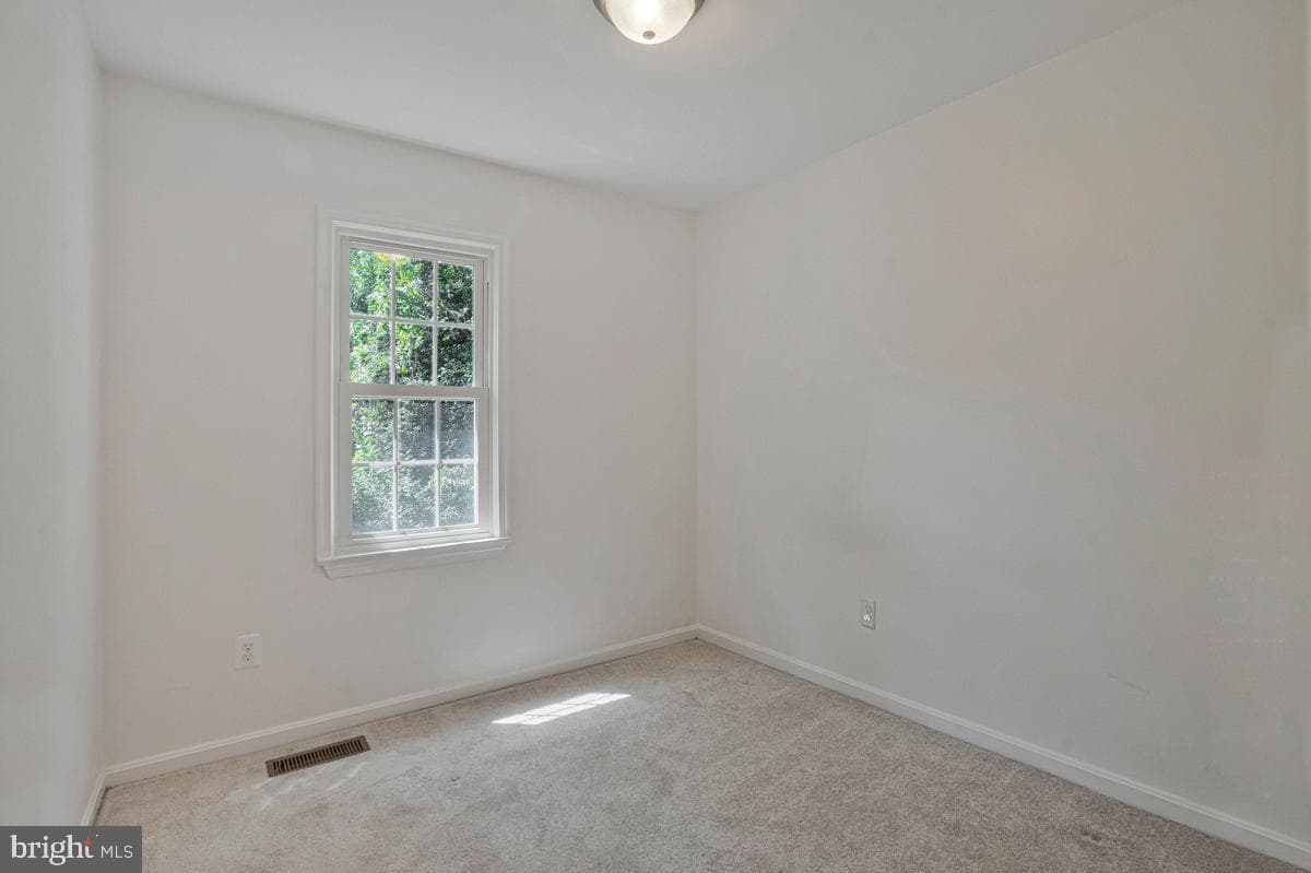 7821 Groveland Square photo 16