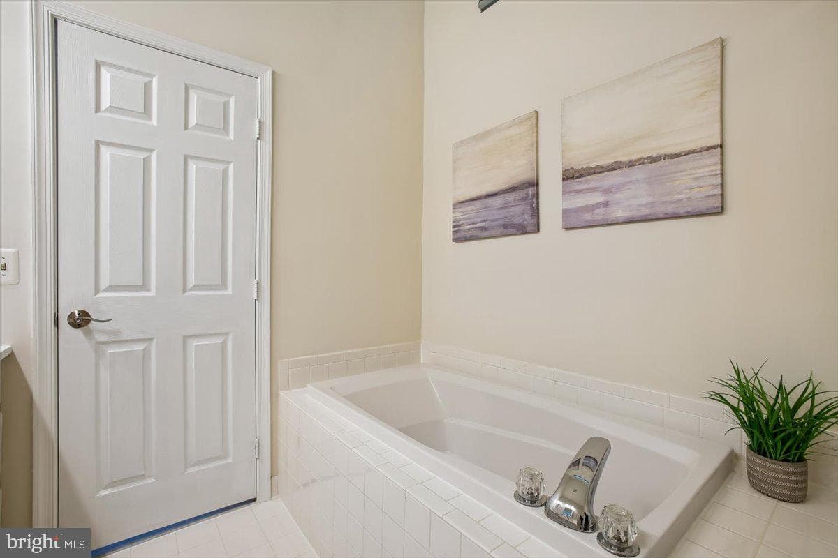 7023 Haycock Road photo 25