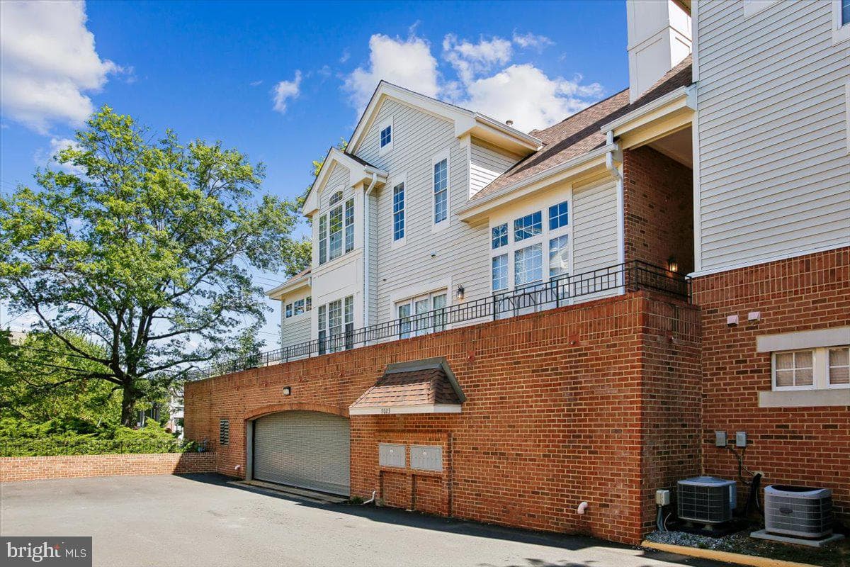 7023 Haycock Road photo 39