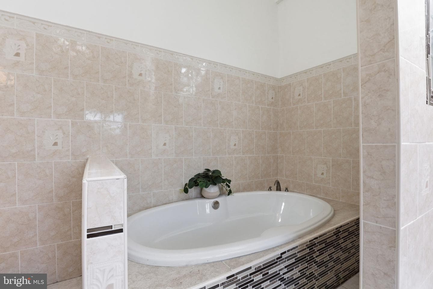 6811 Valley Brook Drive photo 29