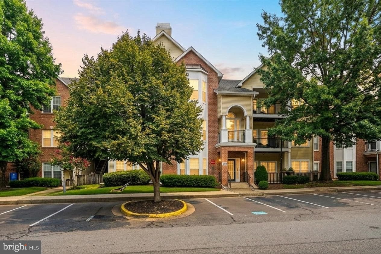 4142 Fountainside Lane #e102, Fairfax