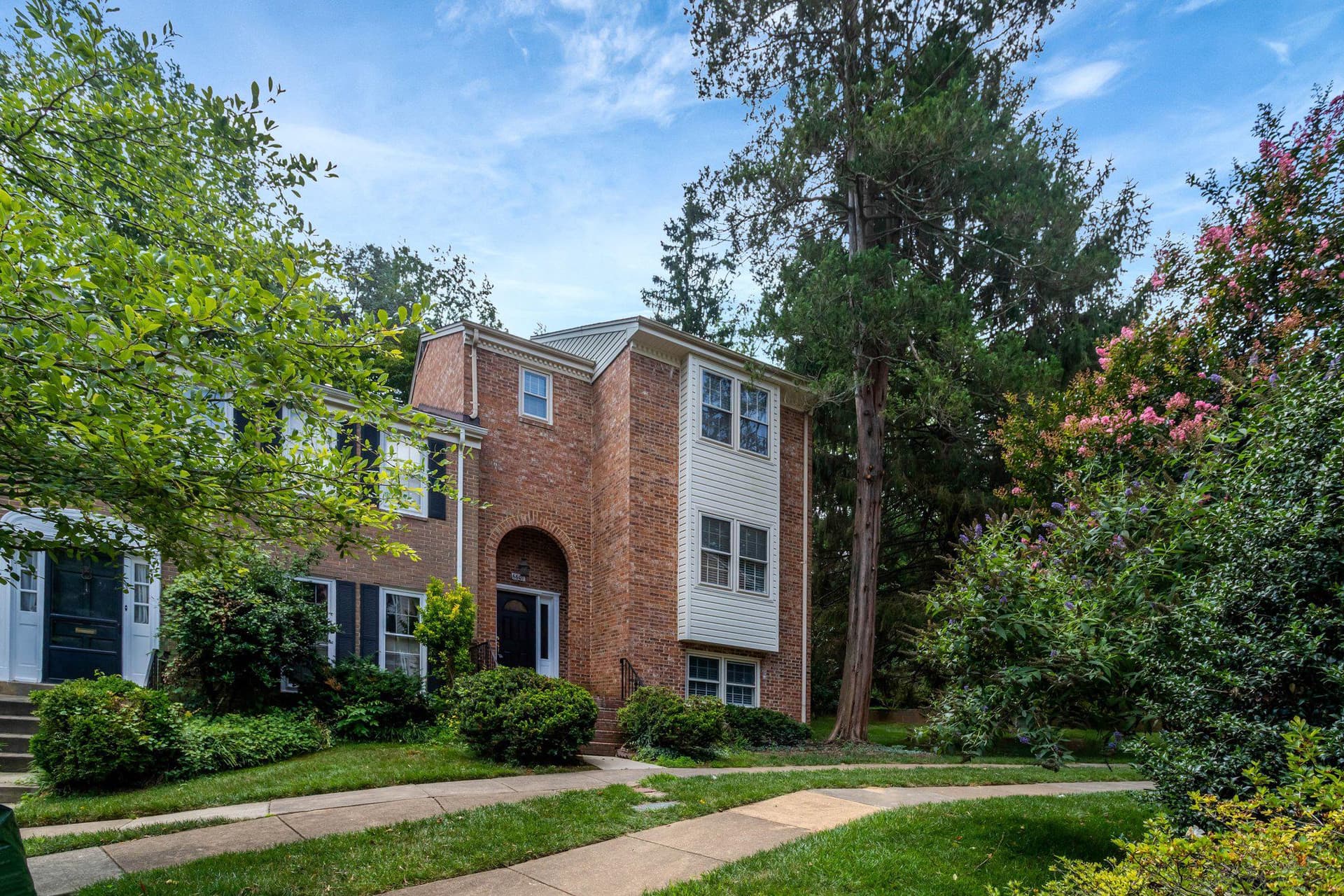 6607 Midhill Place, Falls Church