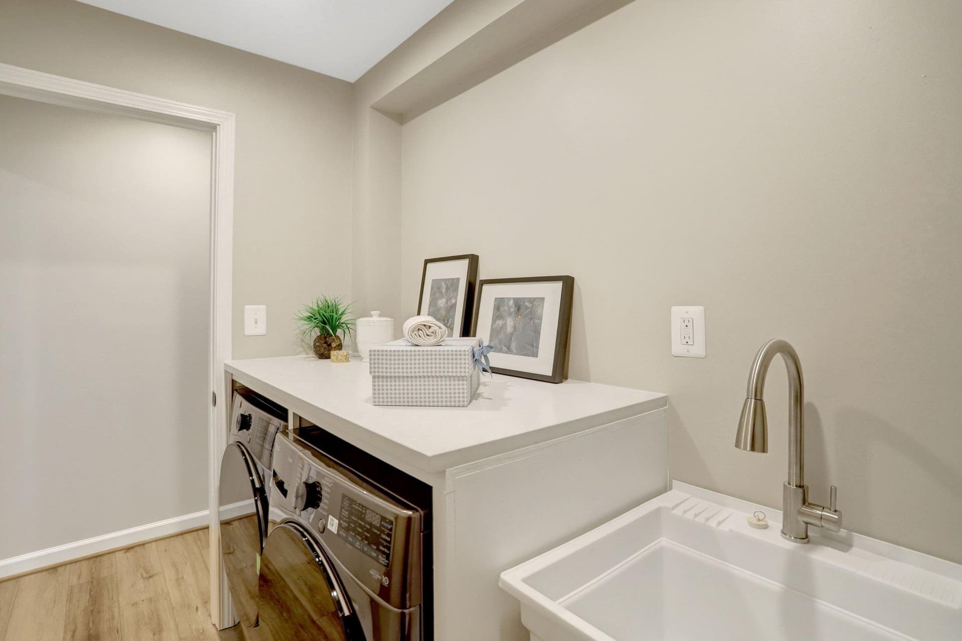 6607 Midhill Place photo 35