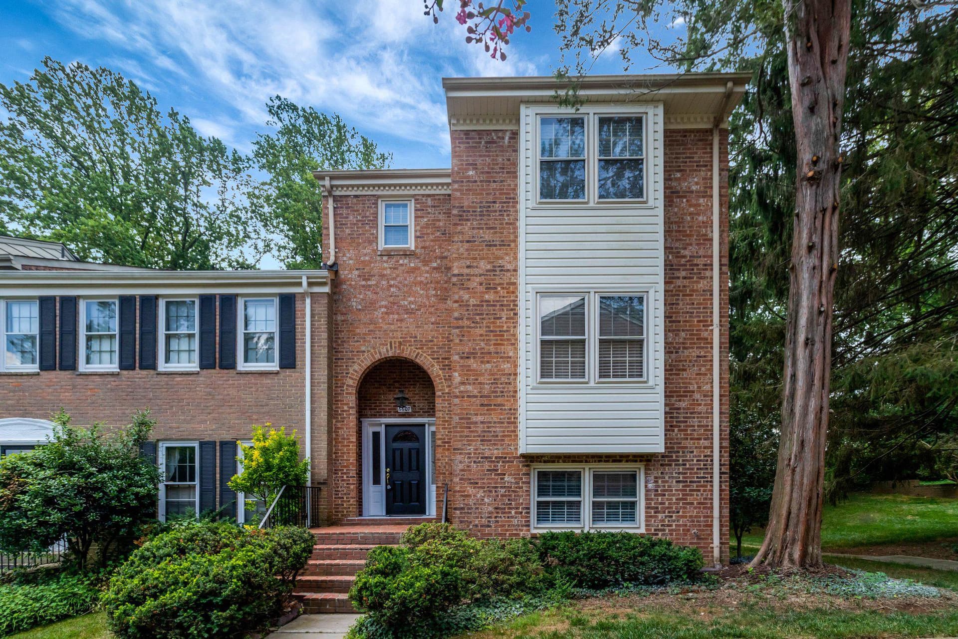 6607 Midhill Place photo 4
