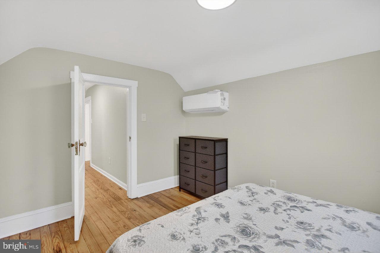 131 S Willow Street photo 34