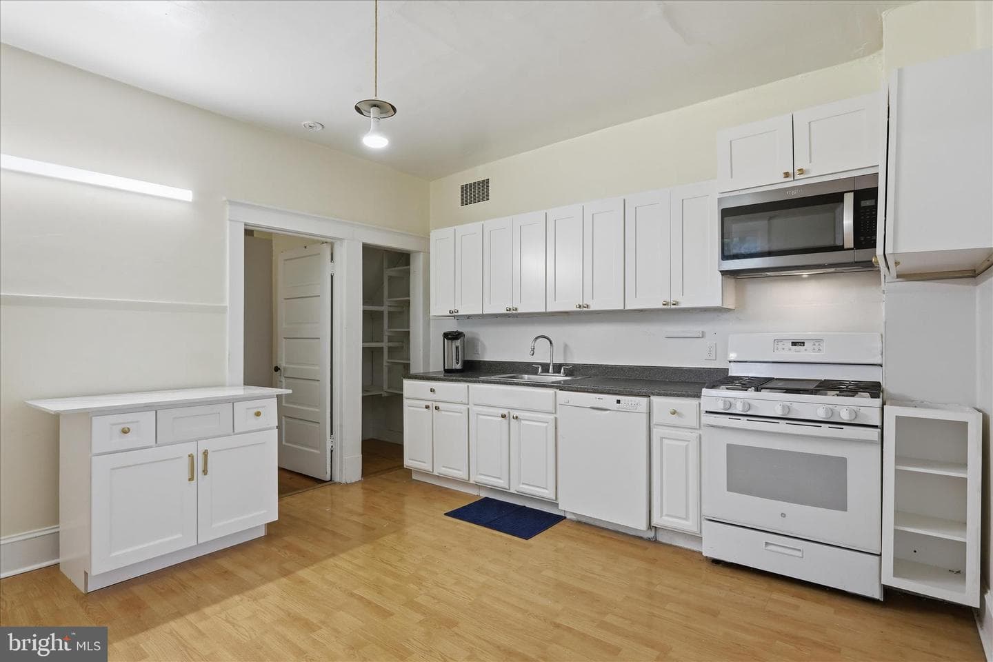 775 Collicello St photo 9