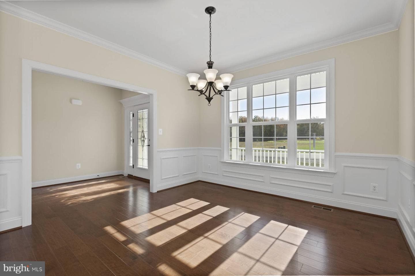 10468 Eisenhower Drive photo 4