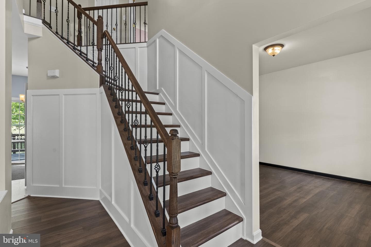 9533 Barbaras Way photo 3