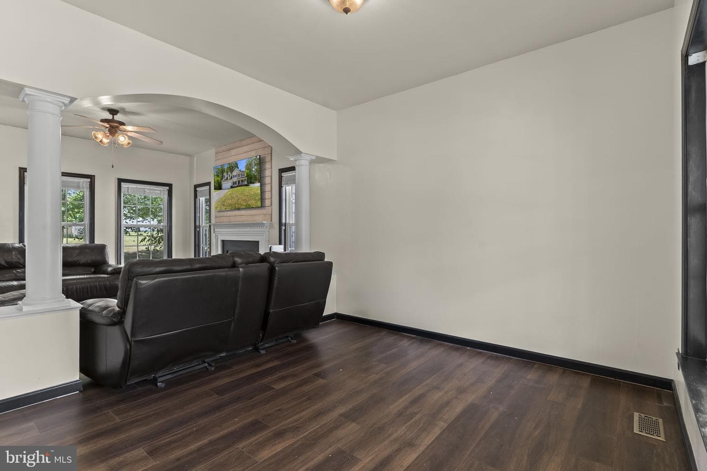 9533 Barbaras Way photo 7