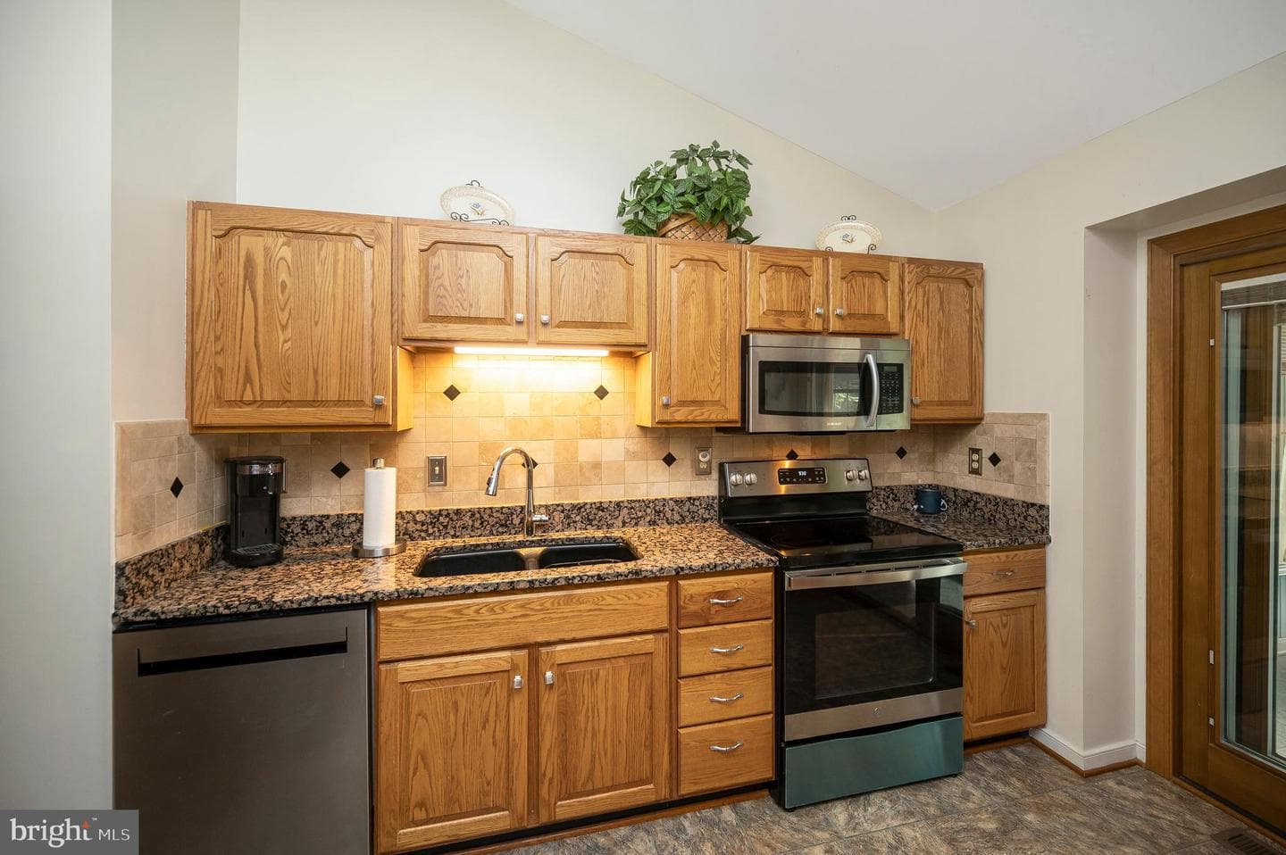 8447 Clare Street photo 17