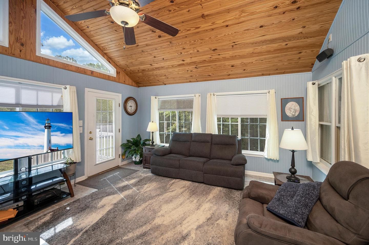 8447 Clare Street photo 22