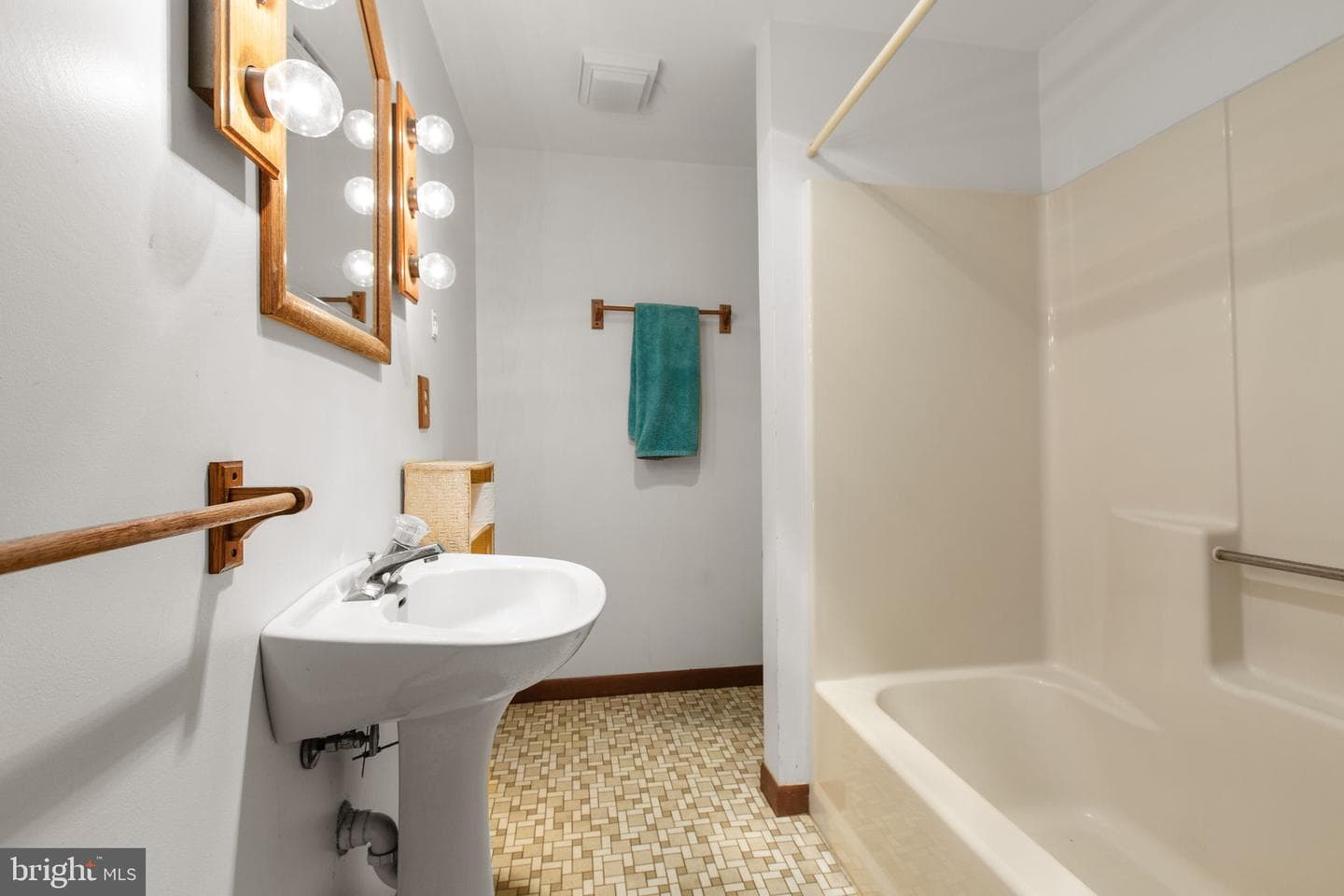 5434 Strawberry Lane photo 57