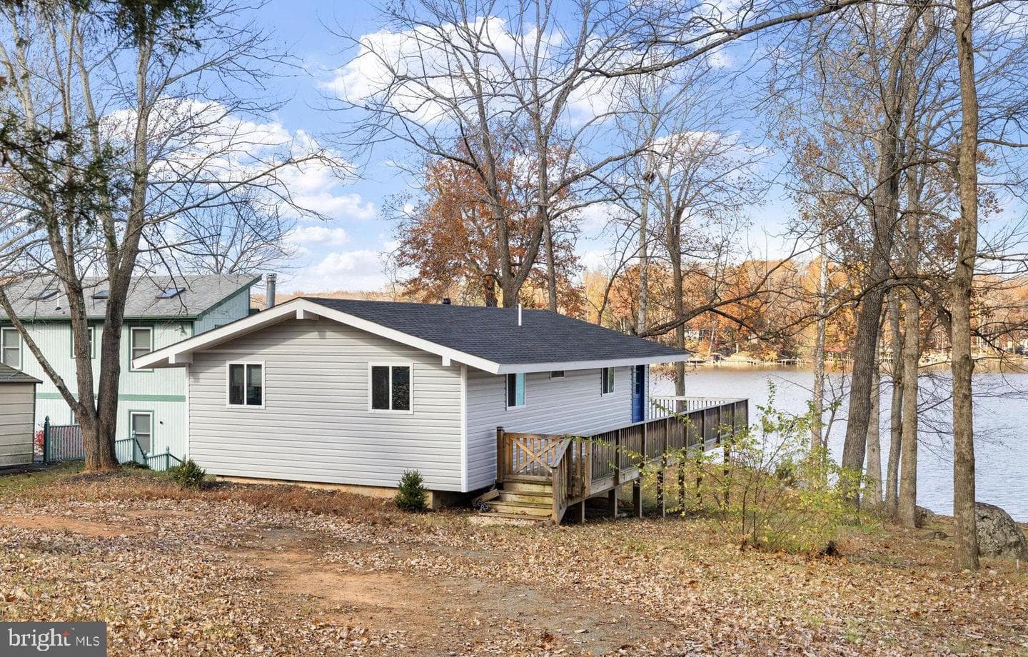 1262 S Lakeshore Drive, Louisa