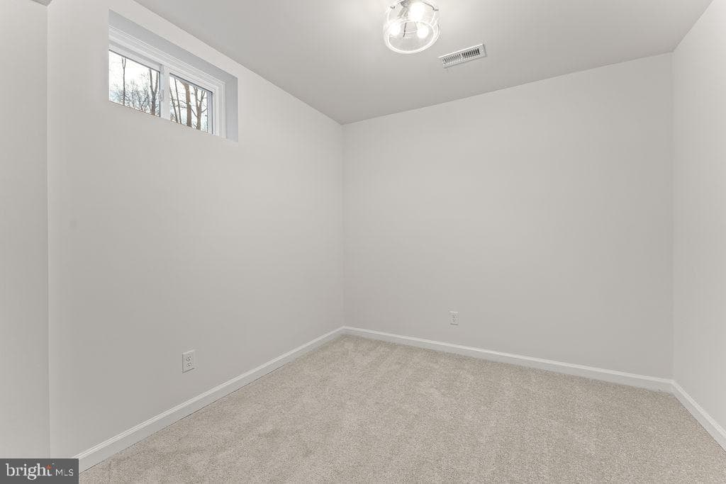 145 Everett Lane photo 34