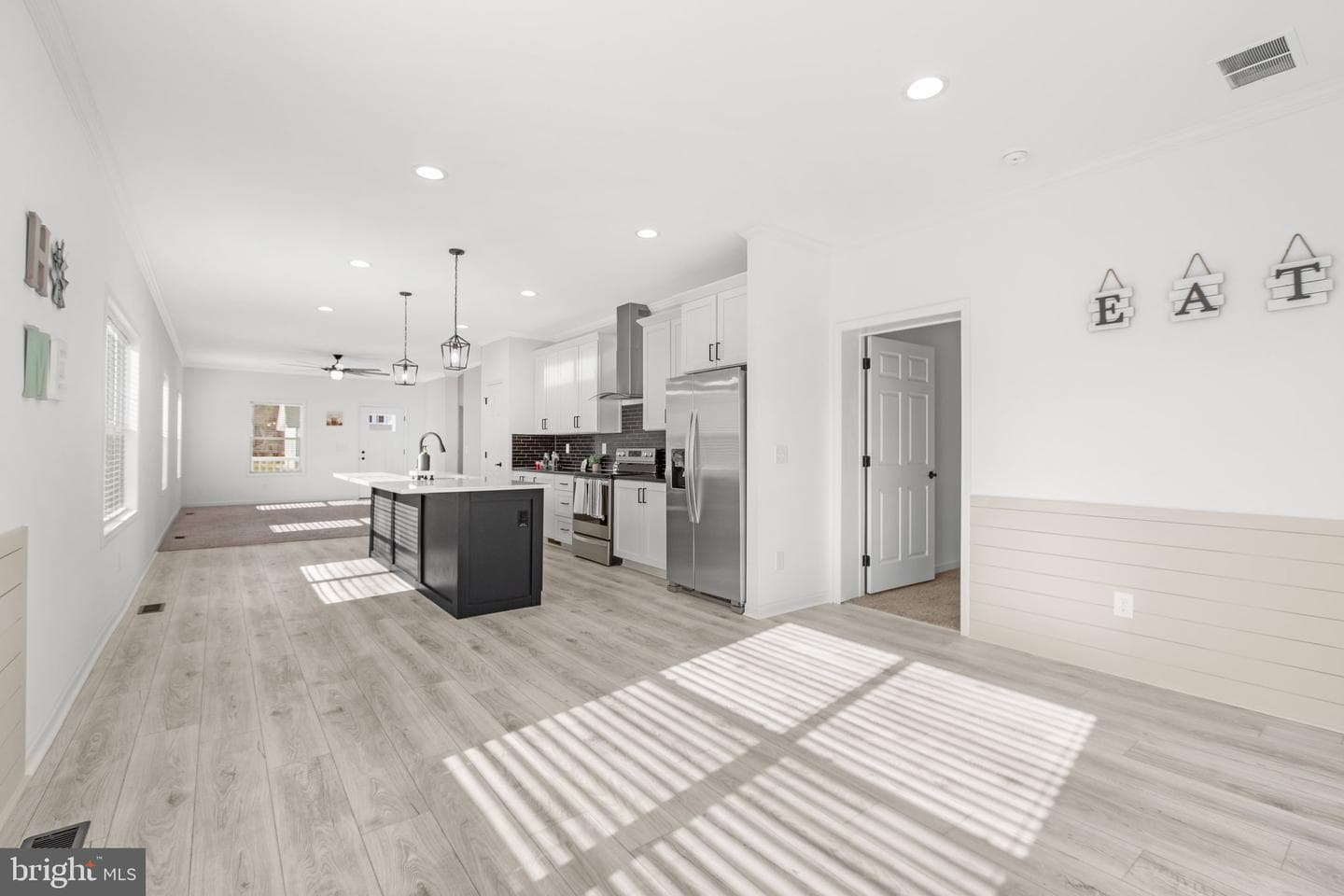 824 Mineral Avenue photo 17