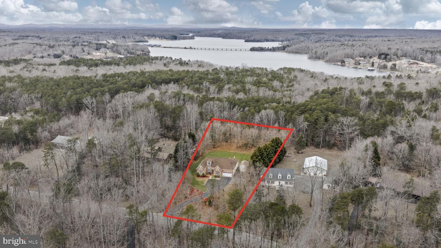 575 Tall Pines Dr photo 55