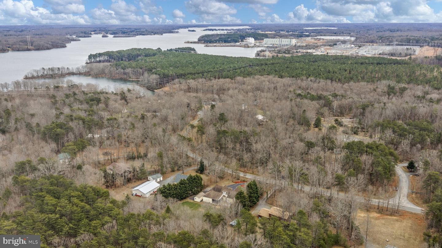 575 Tall Pines Dr photo 63