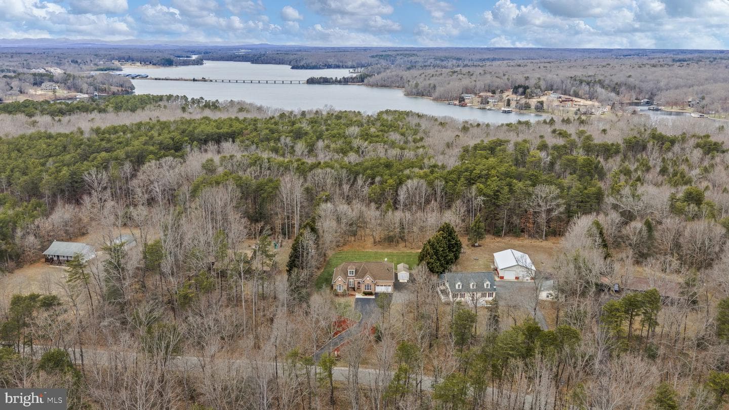 575 Tall Pines Dr photo 64