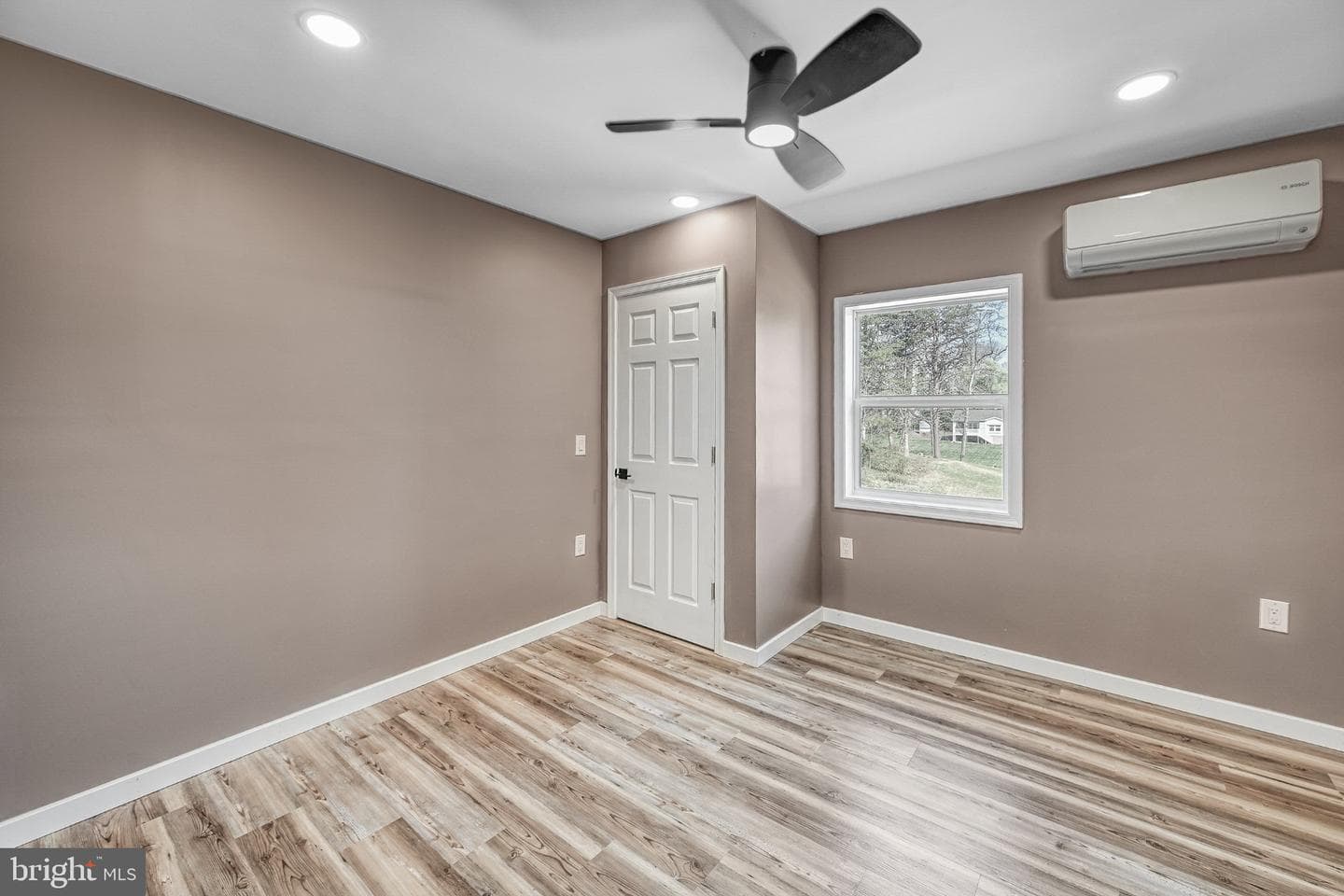 259 Redbud Drive photo 17
