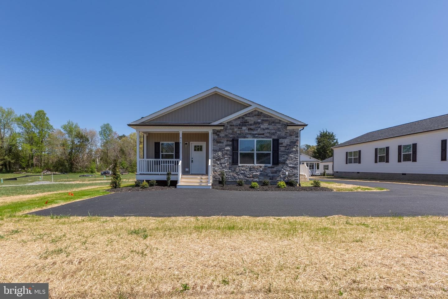 816 Mineral Avenue photo 4