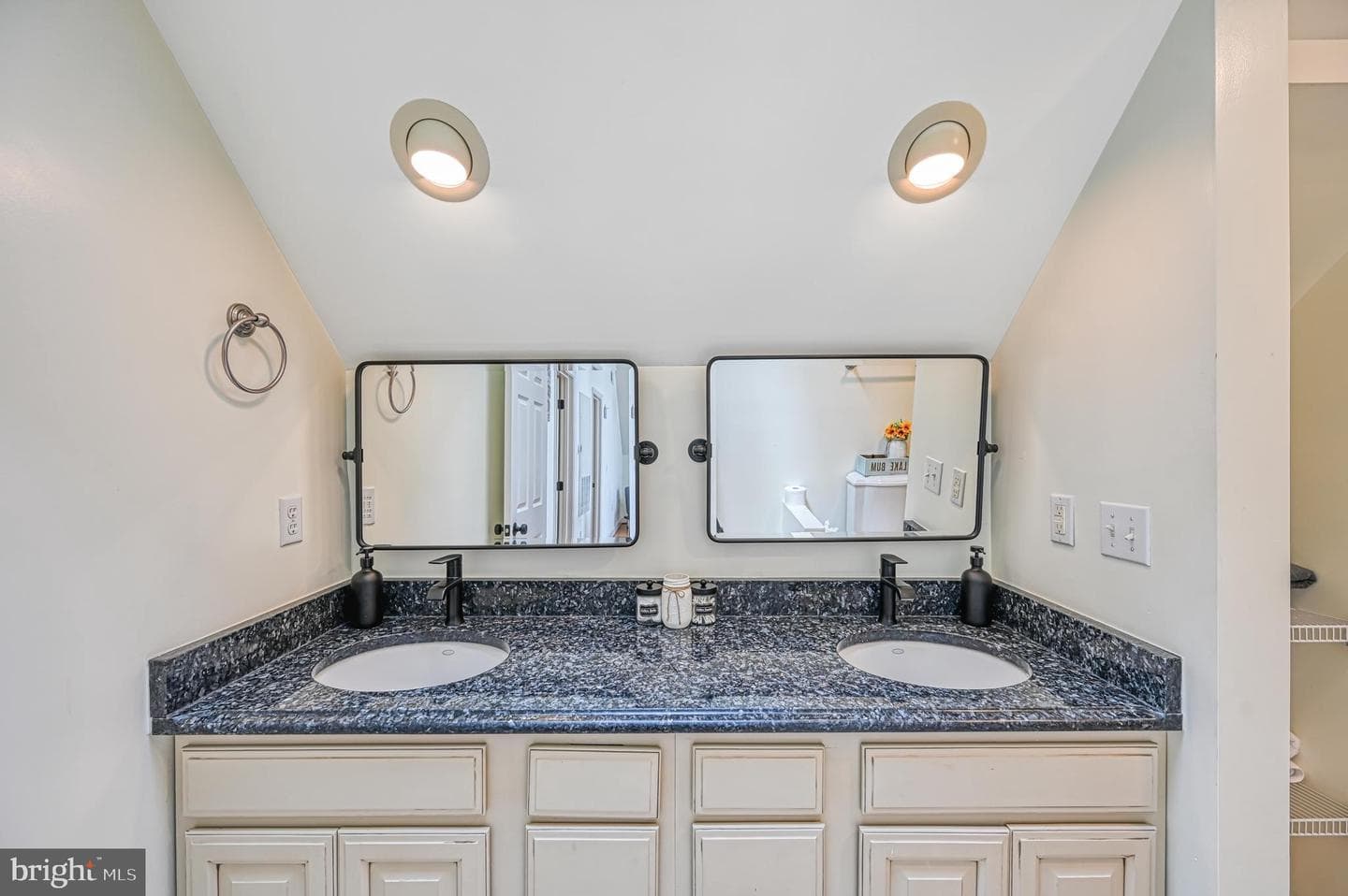 845 Elnor Road photo 33