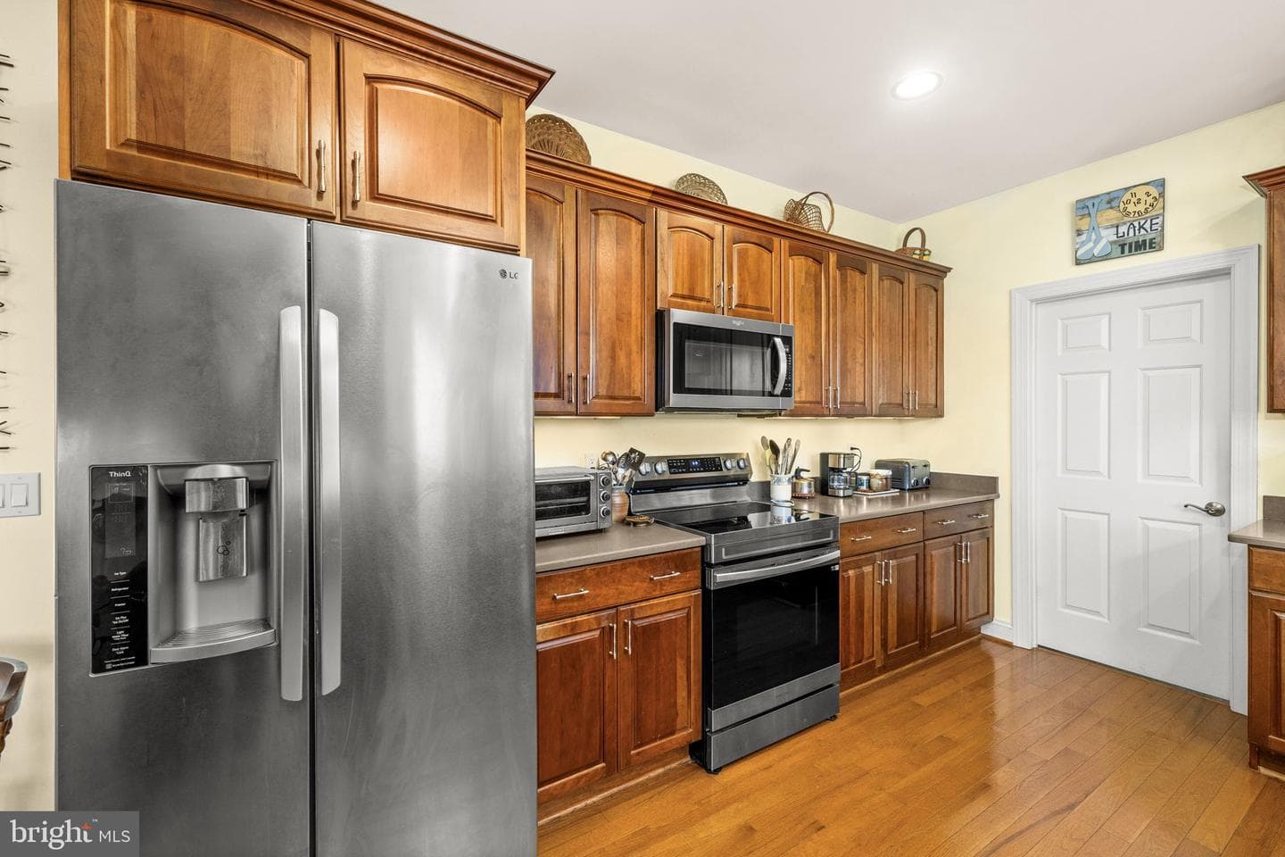 544 Ark Avenue photo 41