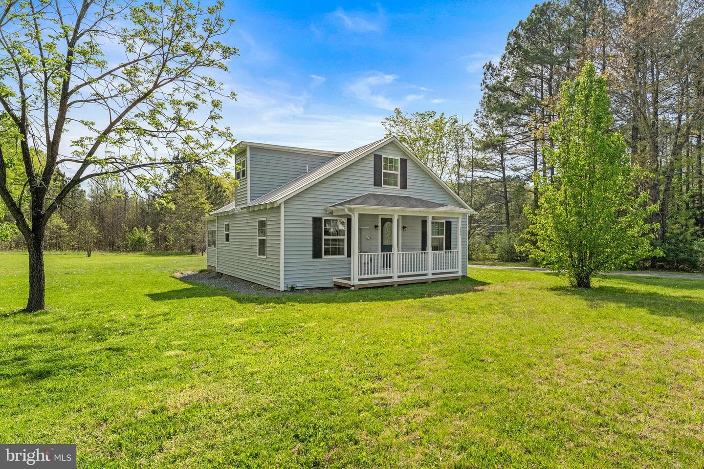 18634 Louisa Rd photo 2