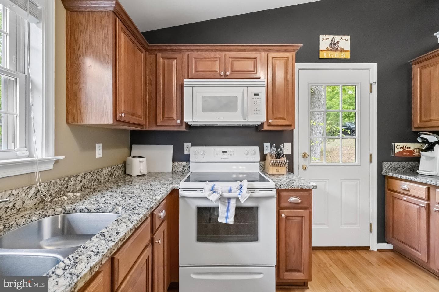431 Wilson Street photo 13